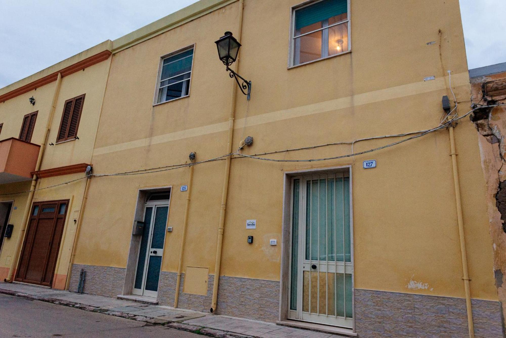 Villa Casa Vacanze Petronia-By Faendho à Porto Torres Extérieur photo