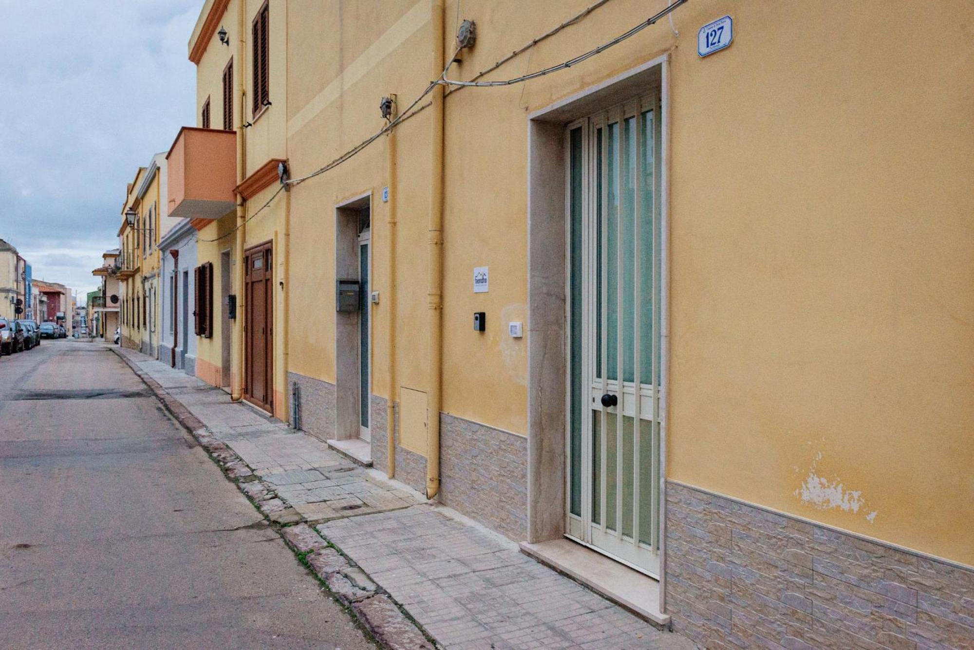Villa Casa Vacanze Petronia-By Faendho à Porto Torres Extérieur photo