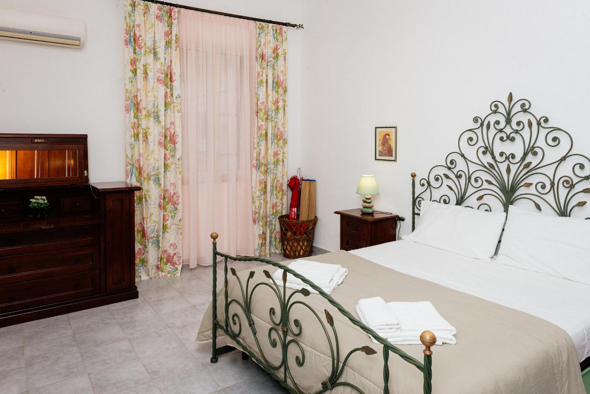 Villa Casa Vacanze Petronia-By Faendho à Porto Torres Extérieur photo