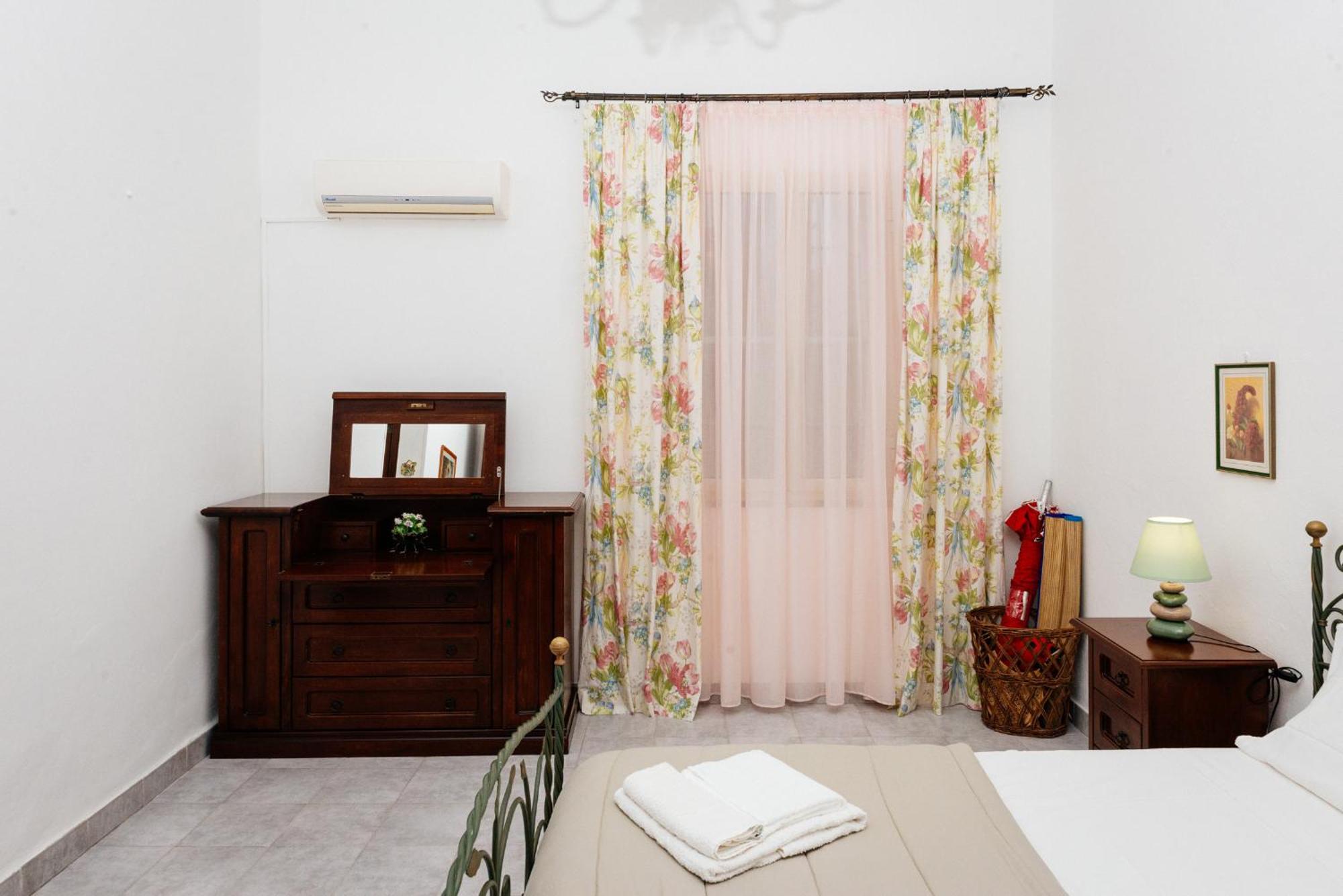 Villa Casa Vacanze Petronia-By Faendho à Porto Torres Extérieur photo